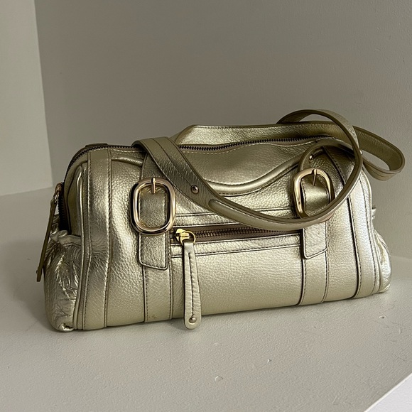 Enzo Angiolini All Leather Gold Barrel Purse - Picture 2 of 8